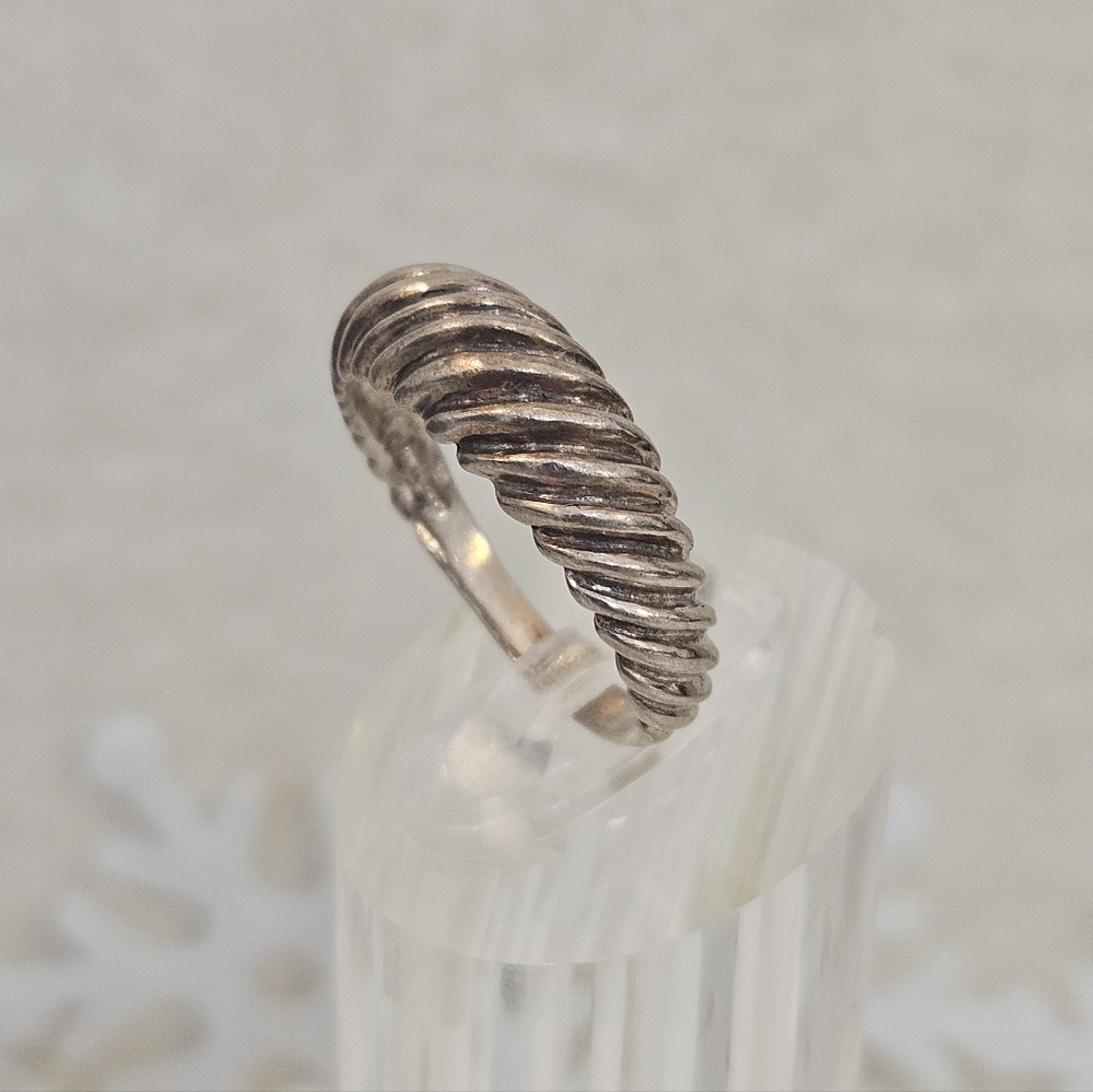 Sterling Silver Twist Band Ring Size 7.75 US